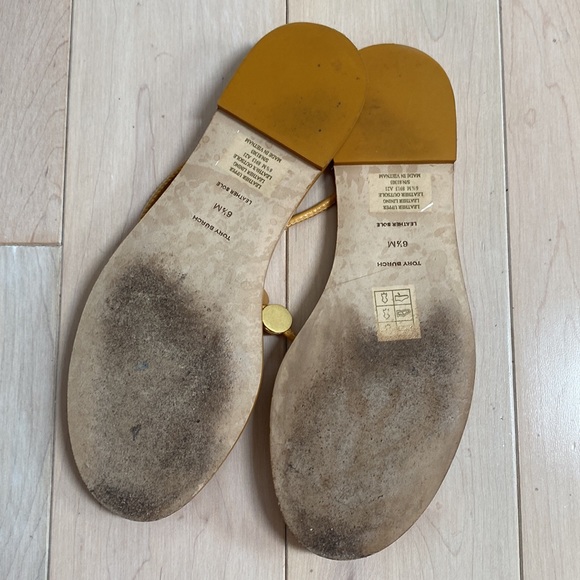 Tory Burch Capri thong sandals beaded gold logo - Picture 6 of 11